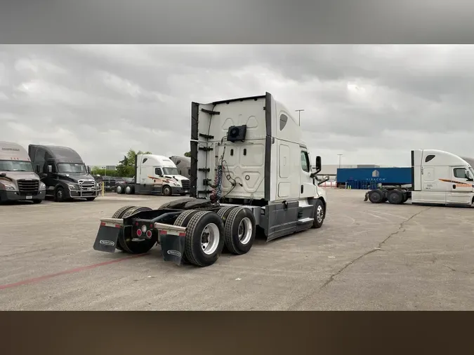 2022 Freightliner Cascadia 126