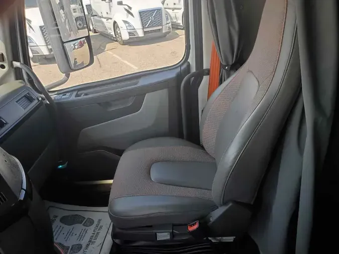 2023 VOLVO VNL64T740