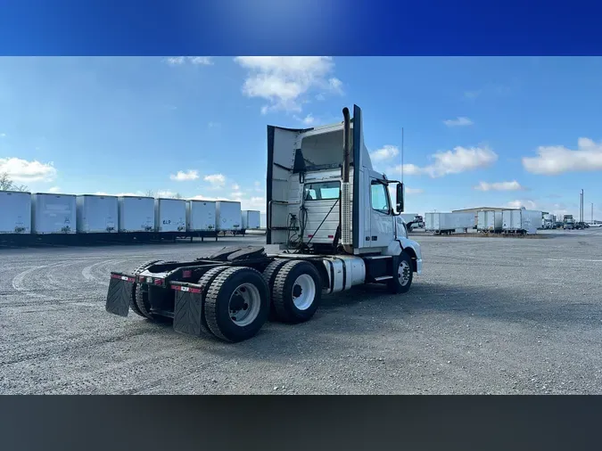 2015 Volvo VNL300