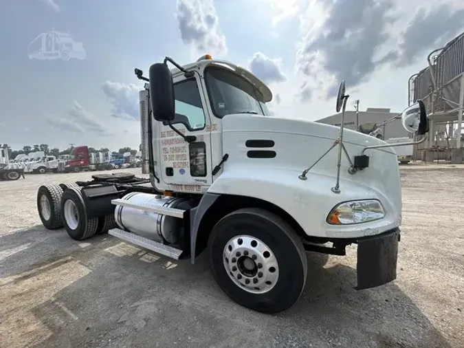 2005 MACK VISION CXN613