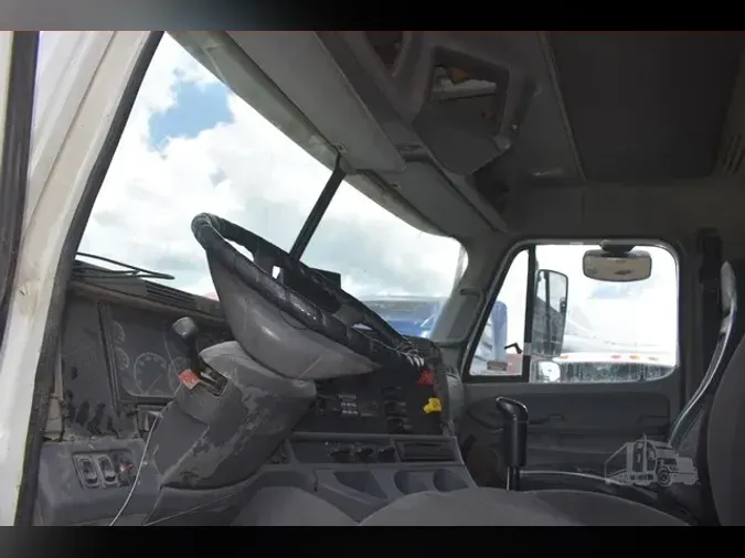 2004 FREIGHTLINER COLUMBIA 120