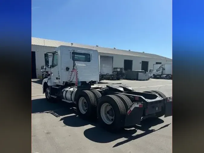 2017 VOLVO VNL64TRACTOR