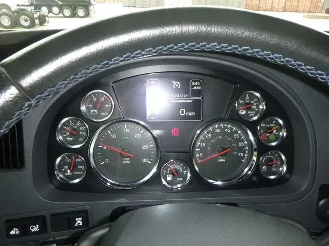 2021 Kenworth W990