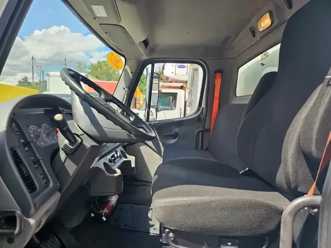 2017 FREIGHTLINER M2 106