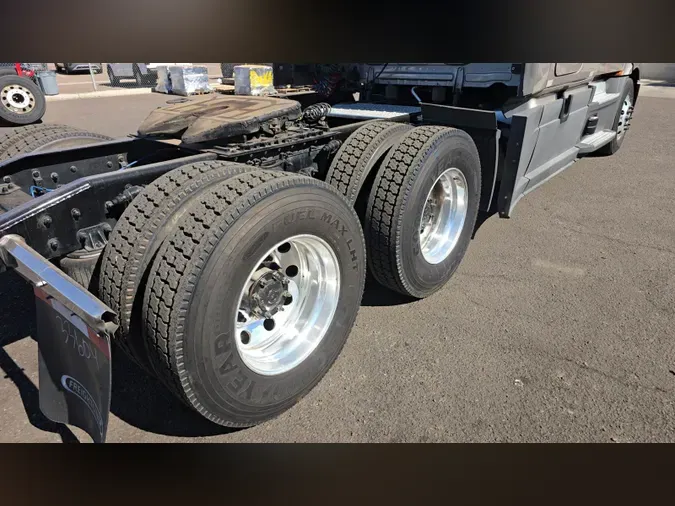 2025 Freightliner Cascadia 126fd5106bfa5f1d554b69bfbfff77593fa