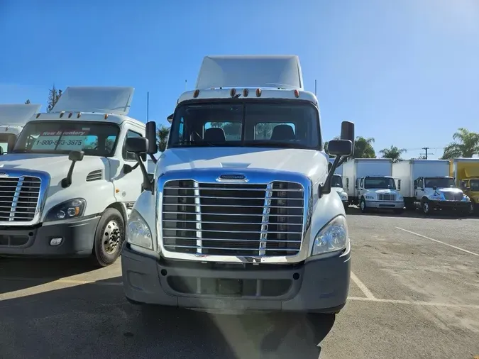 2016 FREIGHTLINER/MERCEDES CASCADIA 113