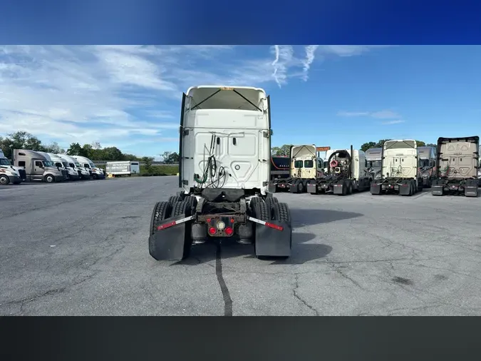2021 Freightliner Cascadia 126