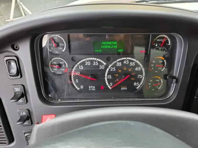 2018 FREIGHTLINER M2 106