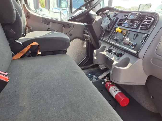 2018 FREIGHTLINER M2 106