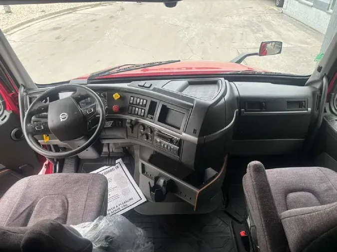 2020 VOLVO VNL64T760