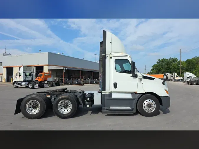 2020 Freightliner Cascadia 126