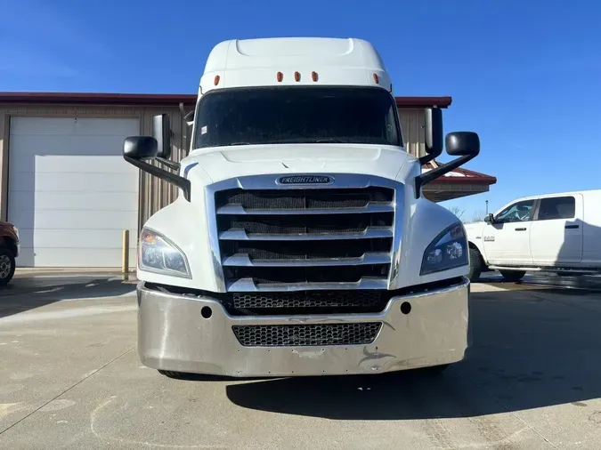 2020 Freightliner Cascadia 126