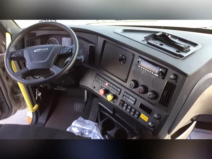 2025 Freightliner Cascadia 126fd6df1fdf8e51a0eec150decc0a357cb