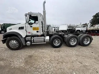 2009 MACK GRANITE GU713