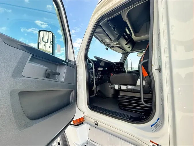 2023 Freightliner Cascadia 126