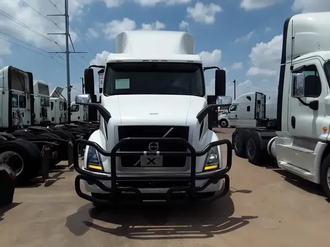 2020 VOLVO VNR64T-640