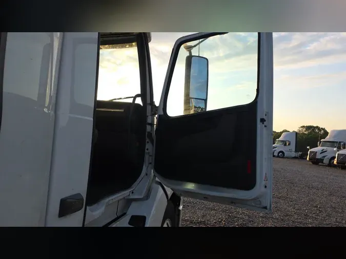 2020 Volvo VNL300