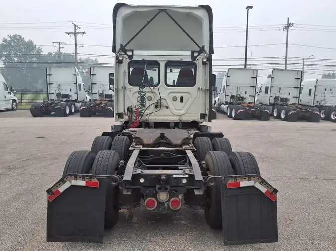 2019 FREIGHTLINER/MERCEDES CASCADIA 125fd7ad3dc3f56348af9179c729f399343