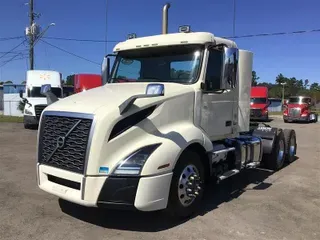 2020 VOLVO VNL300