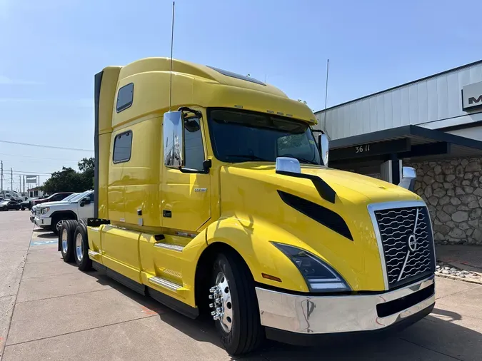 2025 VOLVO VNL64T860