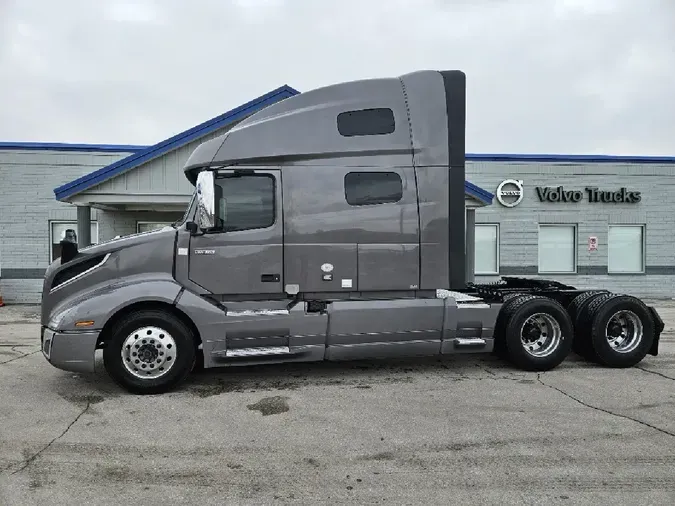 2020 VOLVO VNL760