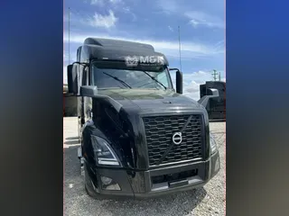 2023 VOLVO VNL64T860