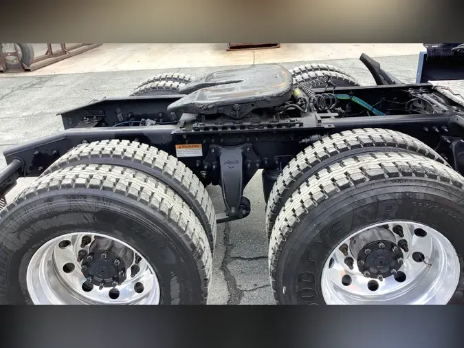 2023 Freightliner Cascadia 126fd89872df5f44cd9f9bf92c9823c2b6a