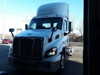 2017 FREIGHTLINER/MERCEDES CASCADIA 113