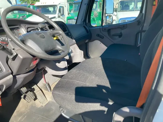 2018 FREIGHTLINER M2 106