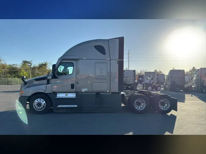 2025 Freightliner Cascadia 126