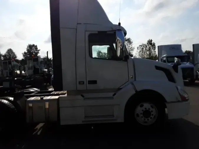 2017 Volvo VNL300