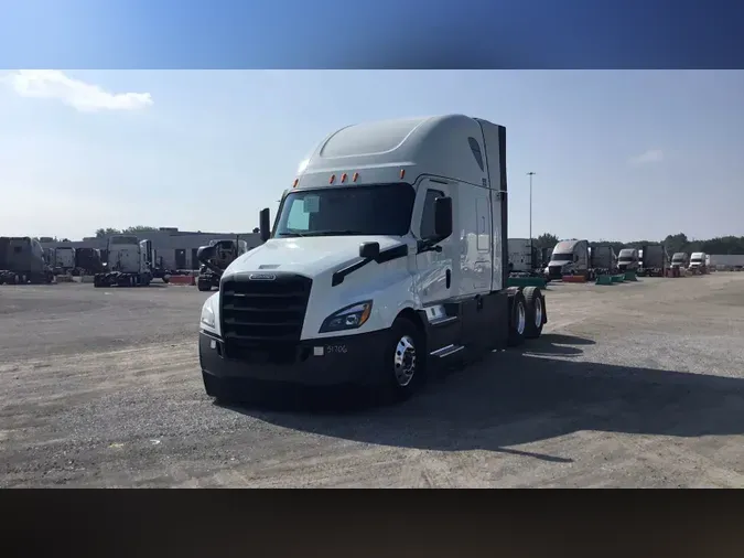 2021 Freightliner Cascadia 126