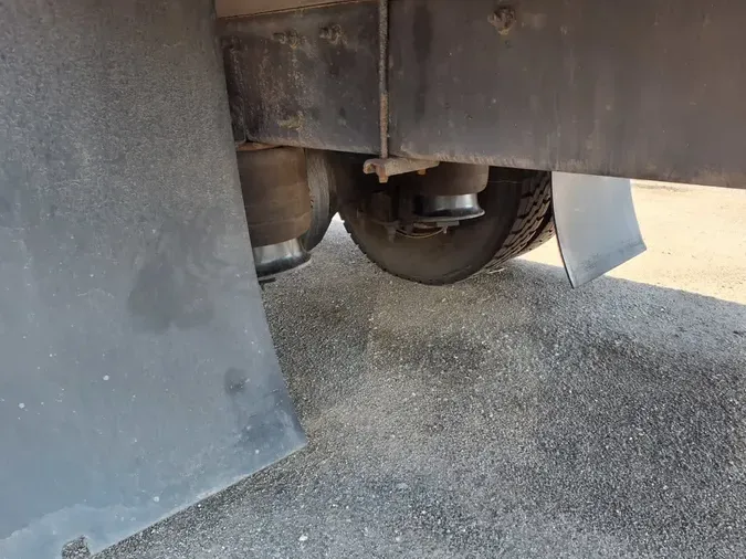 2018 FREIGHTLINER M2 106