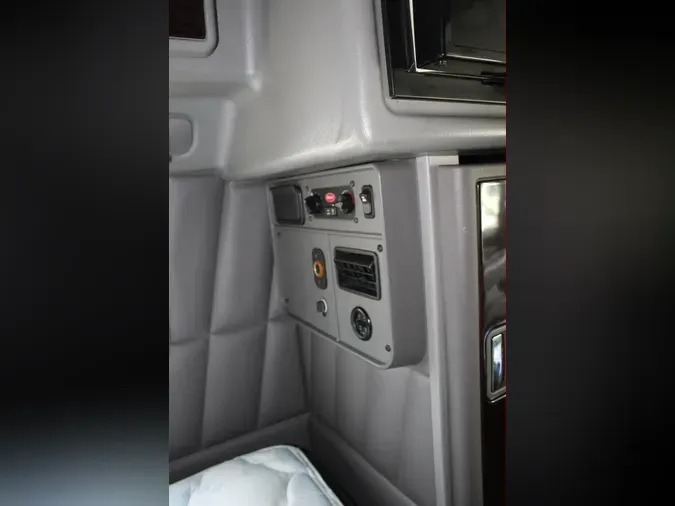2023 Peterbilt 389
