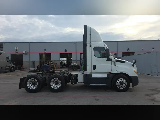 2020 Freightliner Cascadia 126