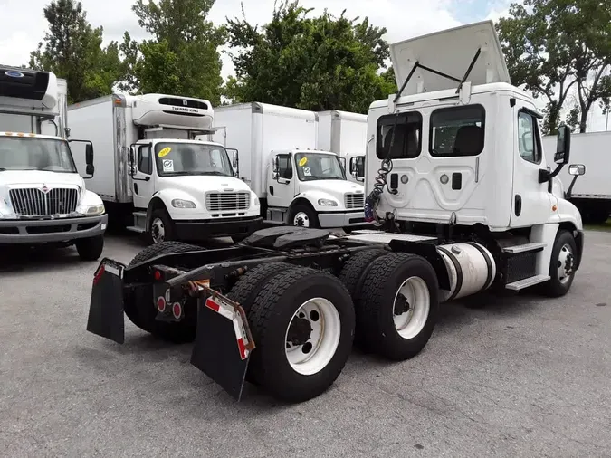 2015 FREIGHTLINER CASCADIA 125