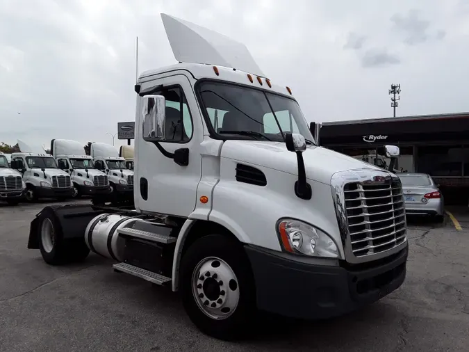 2017 FREIGHTLINER/MERCEDES CASCADIA 113