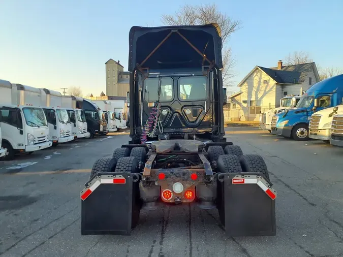 2016 FREIGHTLINER/MERCEDES CASCADIA