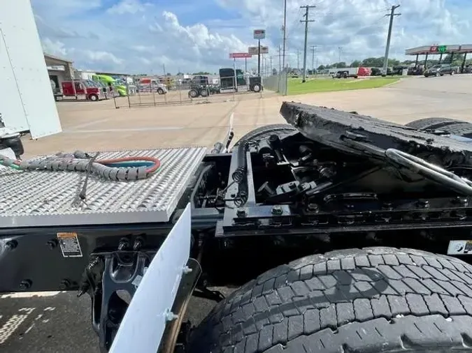 2024 Peterbilt 389