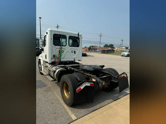 2019 FREIGHTLINER/MERCEDES CASCADIA 125