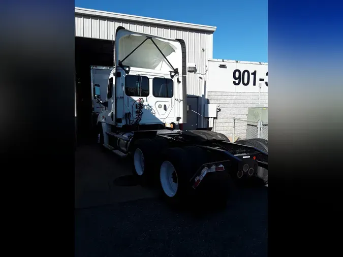 2018 FREIGHTLINER/MERCEDES CASCADIA 125