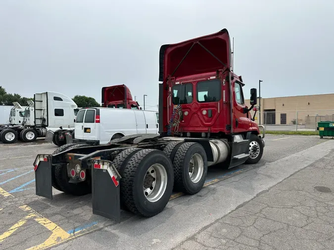 2017 FREIGHTLINER/MERCEDES CASCADIA 125