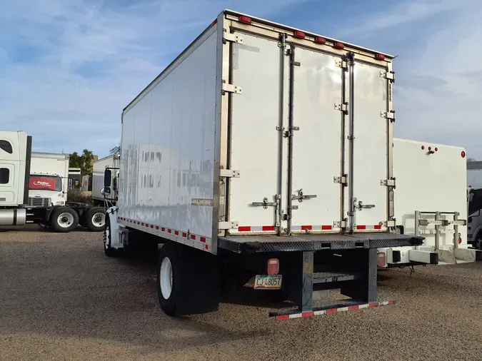 2016 FREIGHTLINER/MERCEDES M2 106