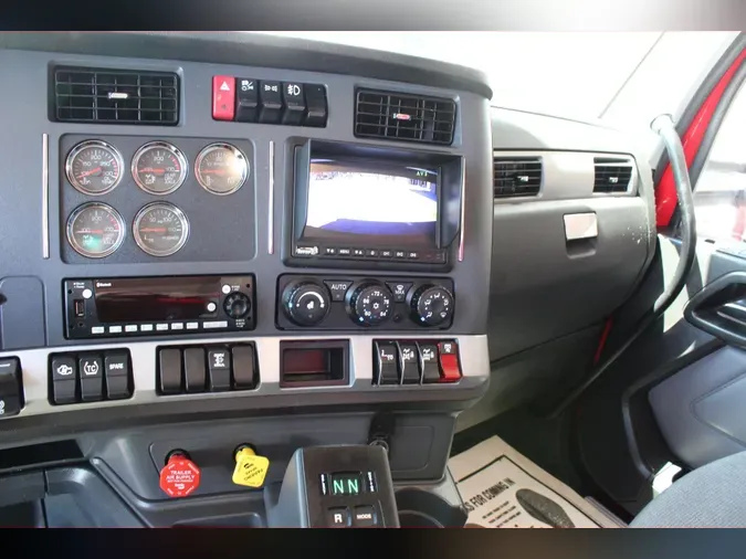 2025 Kenworth T880