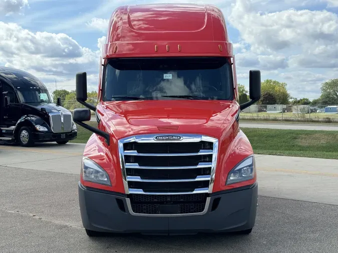 2022 FREIGHTLINER Cascadia 126