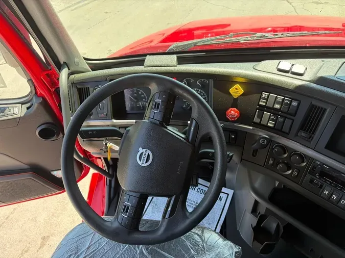 2022 VOLVO VNL64T760