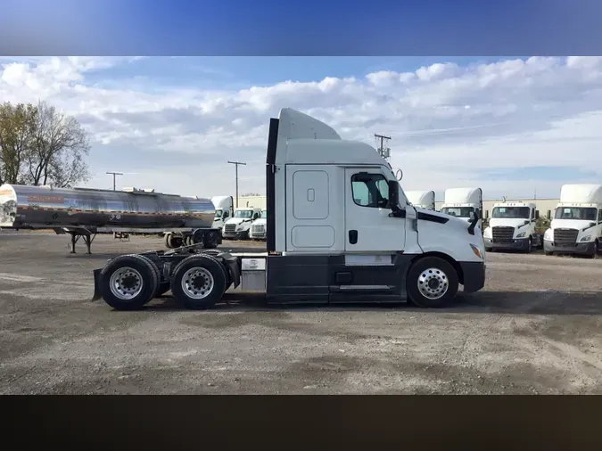 2022 Freightliner Cascadia 126fdbb7ae0b75c0cdebafcadf26ef766d2