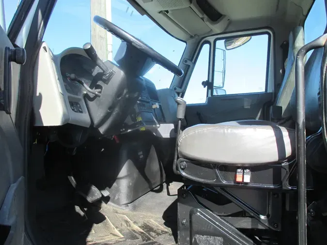 2012 INTERNATIONAL 7300 4X4