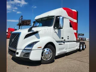 2023 VOLVO VNL64T760