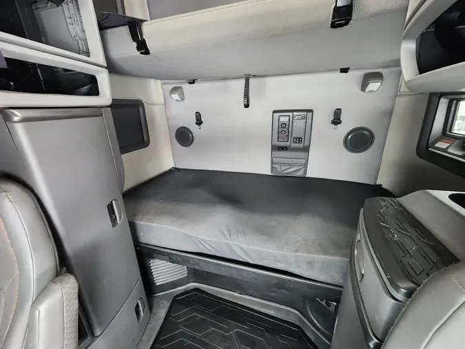 2023 VOLVO VNL64T760